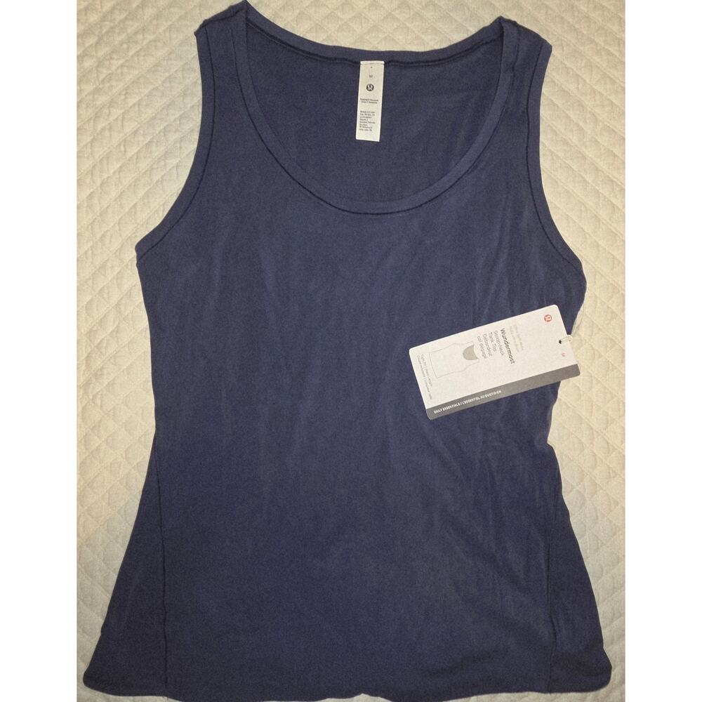 Lululemon women’s sleeveless Navy tank top size Medium NWT